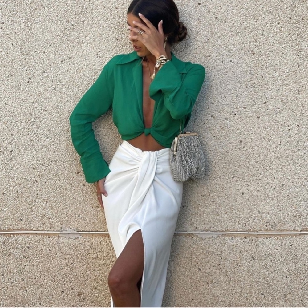 - ZARA KNOTTED CROP TOP SIZE L💚